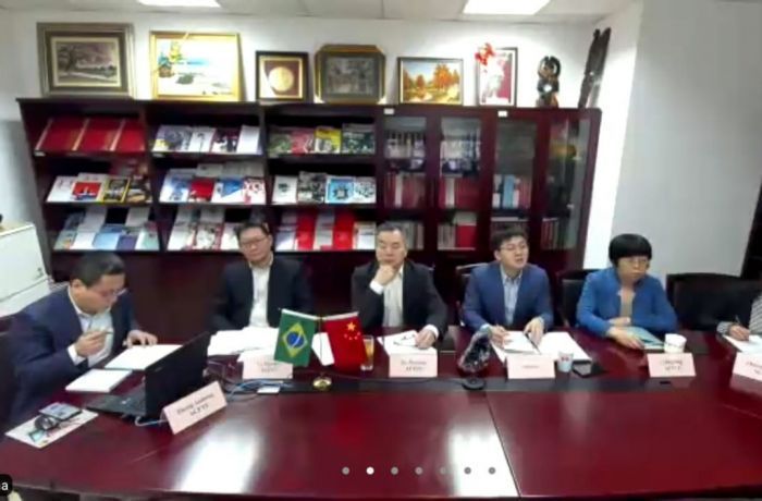 Centrais conseguem apoio do movimento sindical da China para vacina